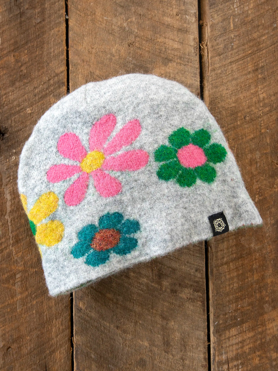 Intarsia Daisy Beanie